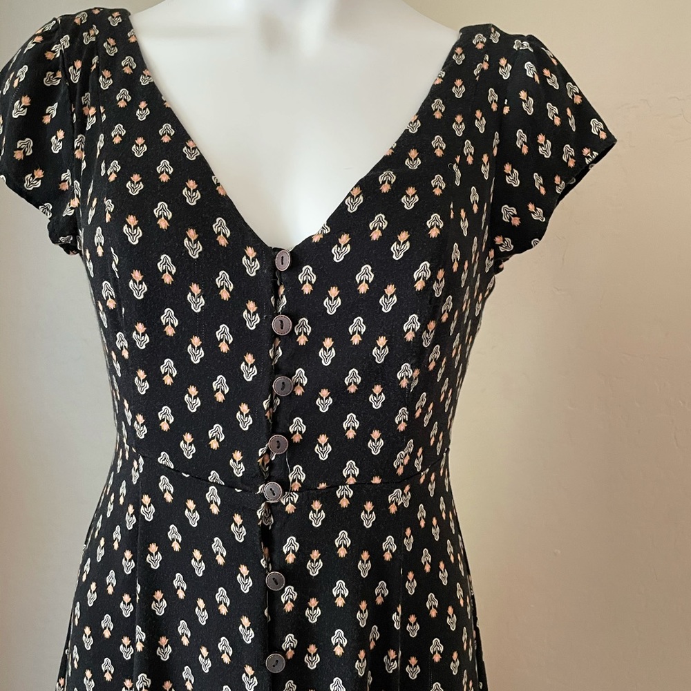 Urban Outfitters floral dress - Picture 2 of 5